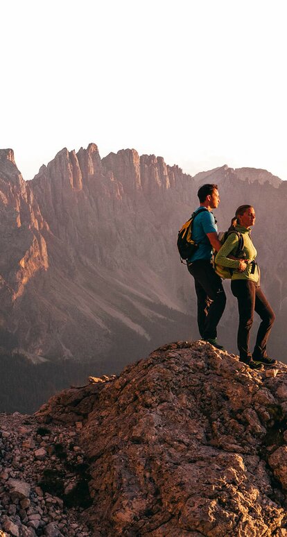 Couple Hiking Hirzelsteig Sunset View Latemar