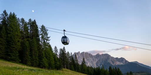 King Laurin Cable way View Latemar and Moon | © Carezza Dolomites/Maria Gufler