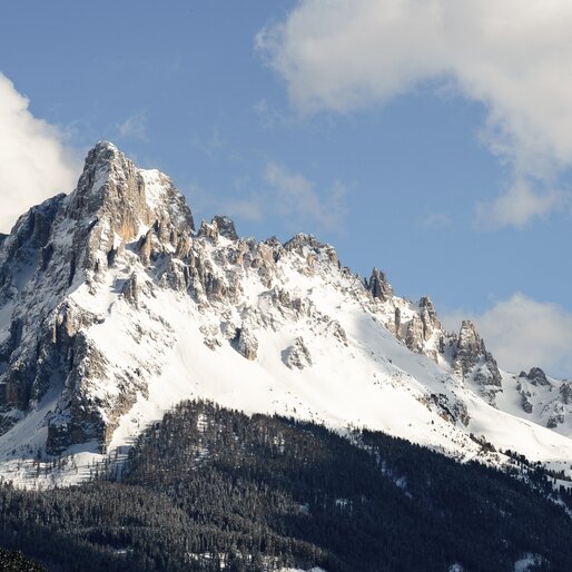 Innevato Corno della Val d'Ega nel gruppo montuoso del Latemar | © Valentin Pardeller