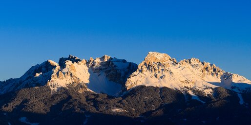 Snowy Latmar in the evening | © Valentin Pardeller