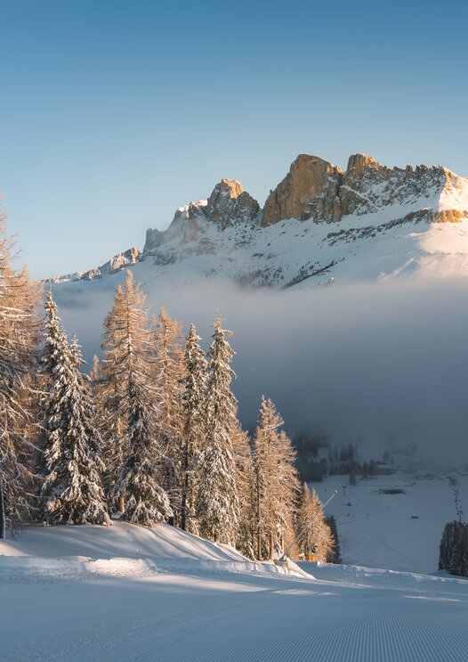 Sea of fogs and the Rosengarten mountain in winter | © StorytellerLabs
