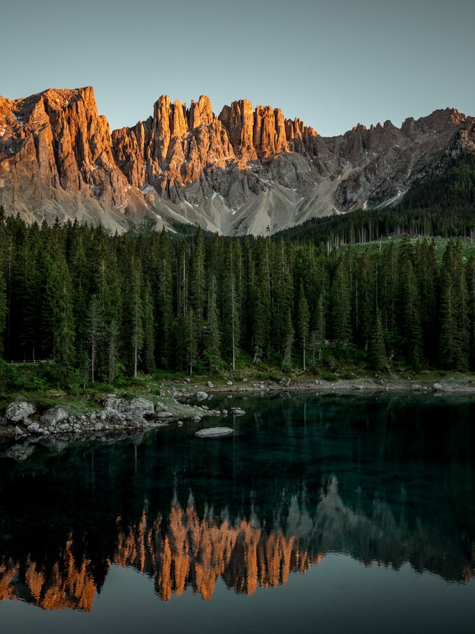Sole serale Lago di Carezza Latemar  | © Gabriel Eisath