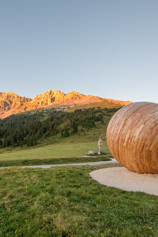 Latemarium Evening Red Eye to the Dolomites Installation | © Obereggen Latemar AG/Günther Pichler